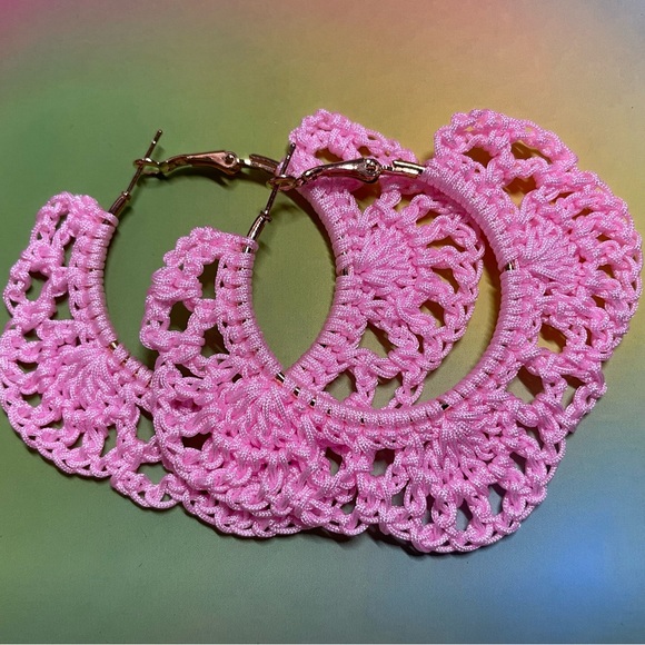 CROCHET LACEY HOOP EARRINGS- BUBBLEGUM PINK - Picture 1 of 3